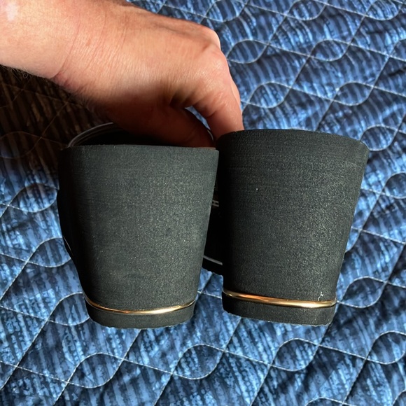 Gorgeous Guess sandals, size 10M, black and gold, NWT! - Picture 9 of 16